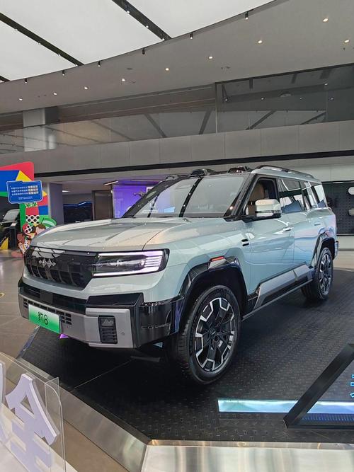 成都313比亚迪方程豹硬派越野的爆款，英菲尼迪35周年与你共成长